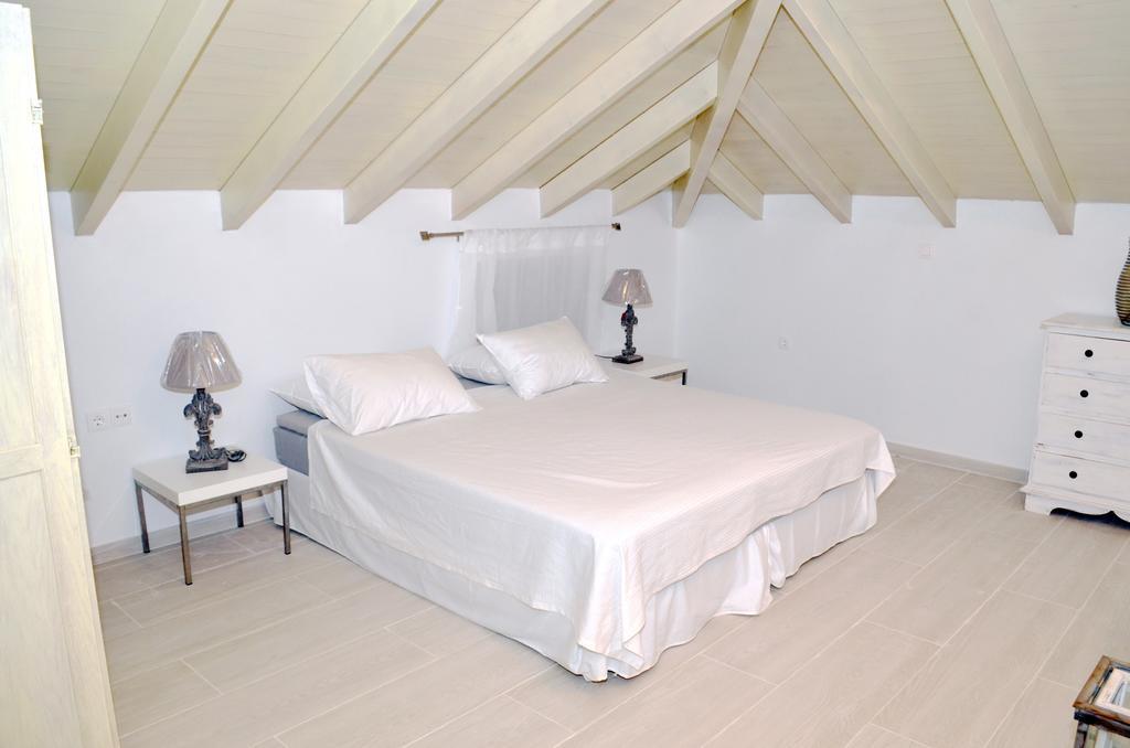 Villa Aristoteles Chalki Town Habitación foto